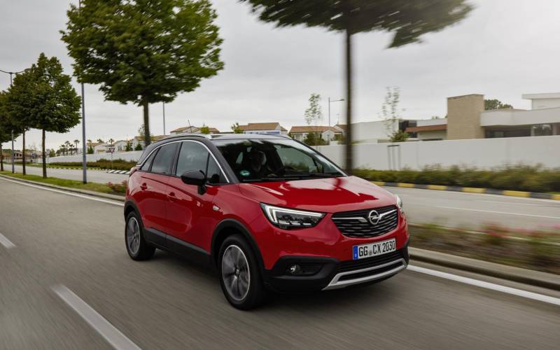 Comparison Vauxhall Crossland X 2017 vs Vauxhall Mokka 1.7 CDTi